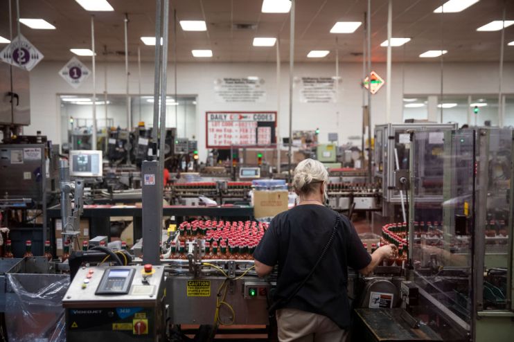 US manufacturing sector contracts for first time since 2009, survey says