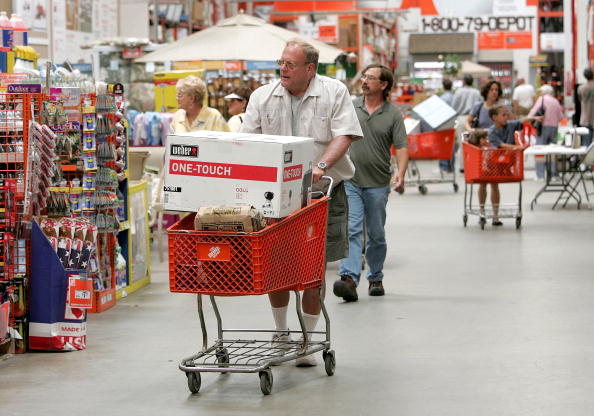 US consumer confidence dips as expectations about economy fall