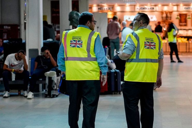 Rising UK recession risk frightens businesses
