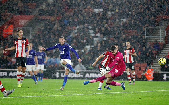 SOUTHAMPTON, ENGLAND - OCTOBER 25: Jamie Vardy of Leicster City scores his teams 5th goal past Angus Gunn of Southampton  during the Premier League match between Southampton FC and Leicester City at St Mary's Stadium on October 25, 2019 in Southampton, United Kingdom. (Photo by Naomi Baker/Getty Images)