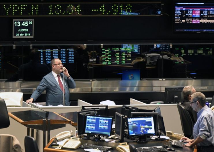 Sterling falls against the dollar as UK economy slows but US picks up