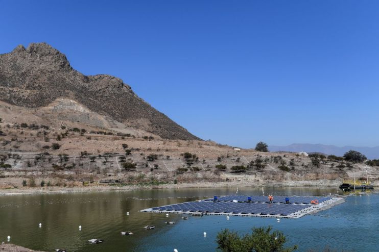 Mining giant Anglo American shook at water shortages at its copper mine in Chile to post a four per cent increase in production in the fourth quarter.