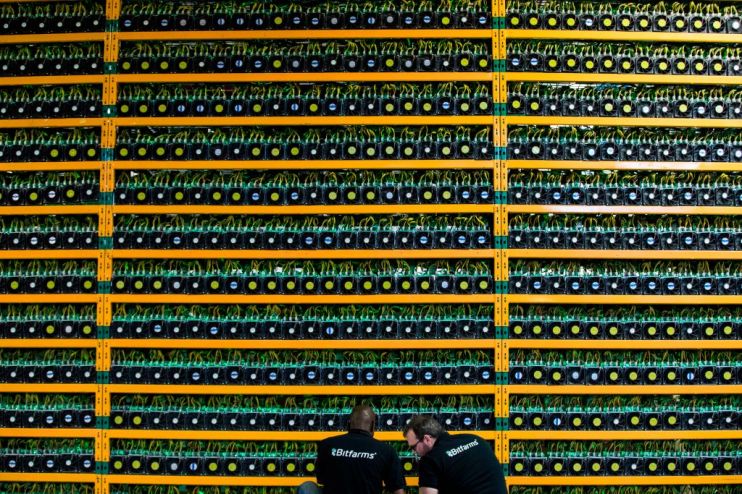 TOPSHOT-CANADA-ECONOMY-COMPUTER MINING-BITCOINS