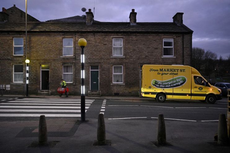 BRITAIN-HEALTH-VIRUS-RETAIL