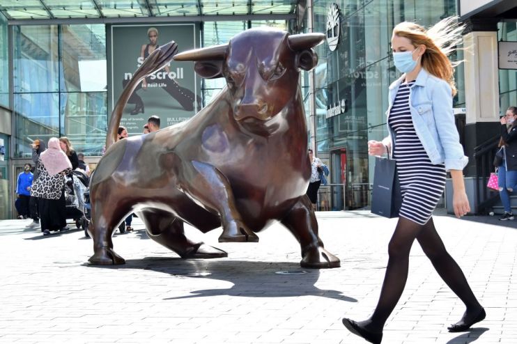 UK economy: Retail footfall grows but job vacancies flatline
