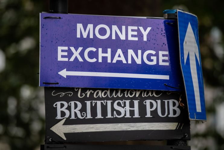 Pound traders brace for tense week as Brexit talks continue