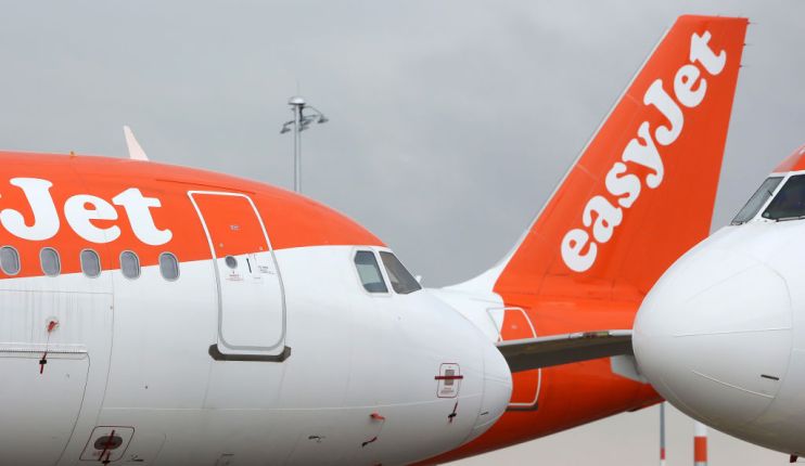 Easyjet will swing to a &pound;447m profit next week, as the budget carrier cashes in on a record summer season of travel.