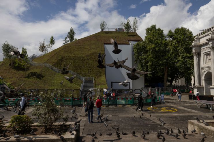 &pound;2 Million Marble Arch Mound Fails To Wow Visitors