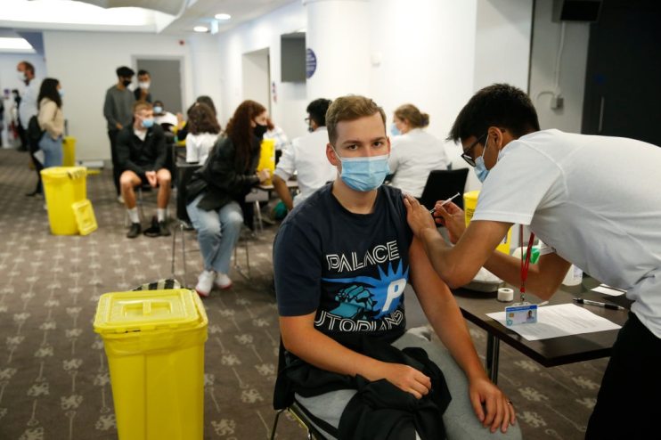 London Mayor Visits Pop-up Chelsea FC Vaccine Hub