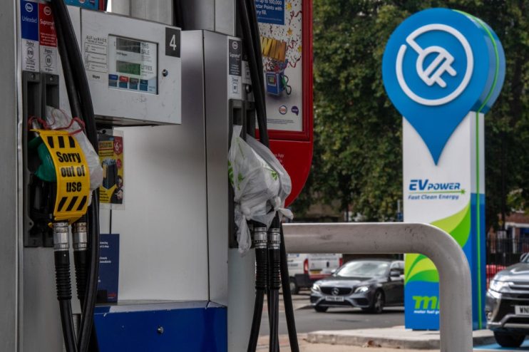 UK Fuel Crisis Spurs Inquiries About Electric Cars, Say Dealers