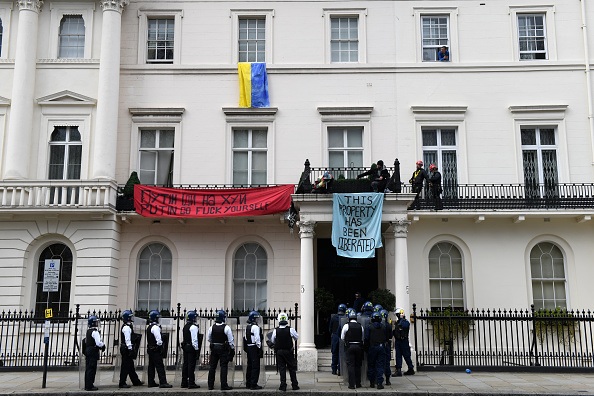 Protesters Occupy London Mansion Belonging To Family Of Oleg Deripaska
