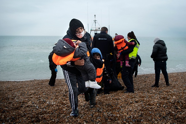 TOPSHOT-BRITAIN-FRANCE-EUROPE-MIGRANTS