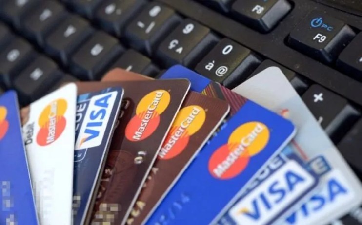 Credit checker Experian has posted an upswing in growth and held its forecast for the full year after seeing a 21m rise in customers.