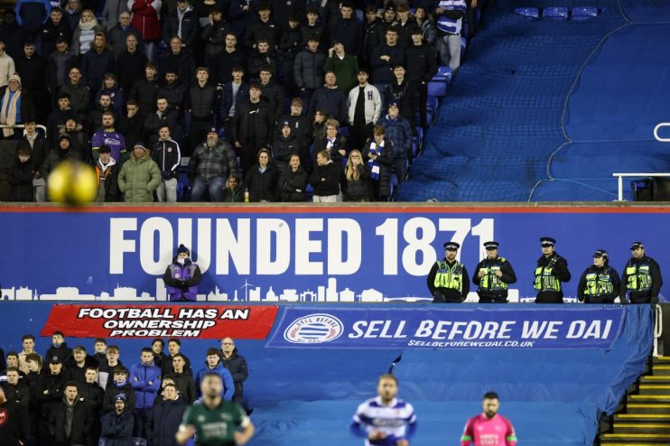 Former Reading chairman Roger Smee could rescue the club from the ownership of Dai Yongge