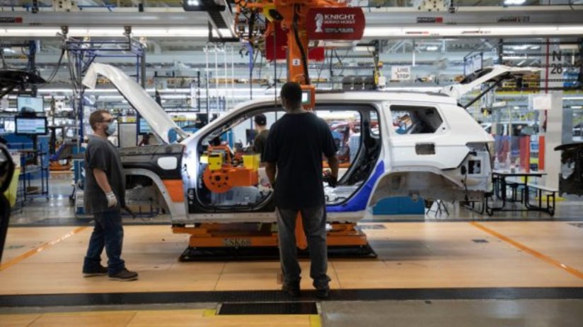 New vehicle registrations fell 2.5 per cent to 139,345 in January, according to the latest data from the SMMT.