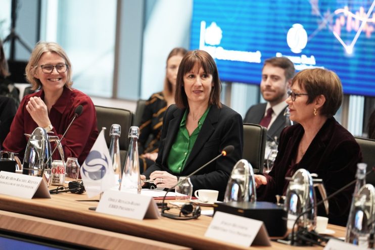 Rachel Reeves is managing a UK economy growing at a "sluggish pace", fresh data has suggested.