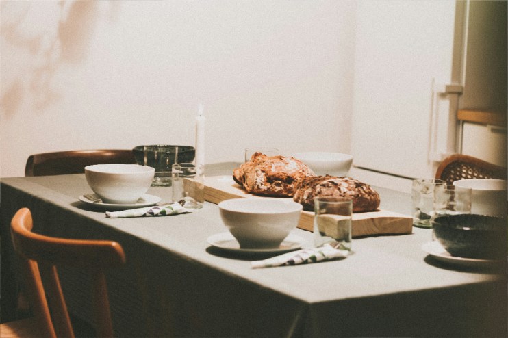 A bare table is merely a battlefield without any soldiers (picture by Brina Blum)
