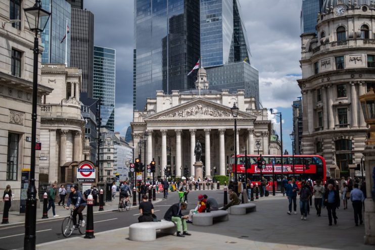 Bank of England building exterior with iconic architecture, highlighting economic influence and financial stability in the UK
