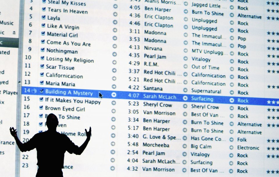 Apple Launch iTunes Music Store In London